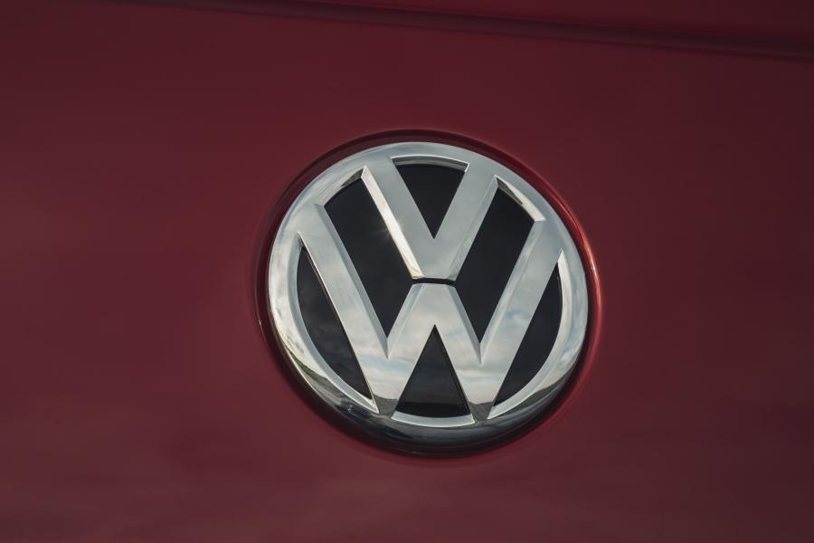 Логотип Volkswagen Transporter Van (T6.1) 2020 года  (UK) (фото 10 из 32)